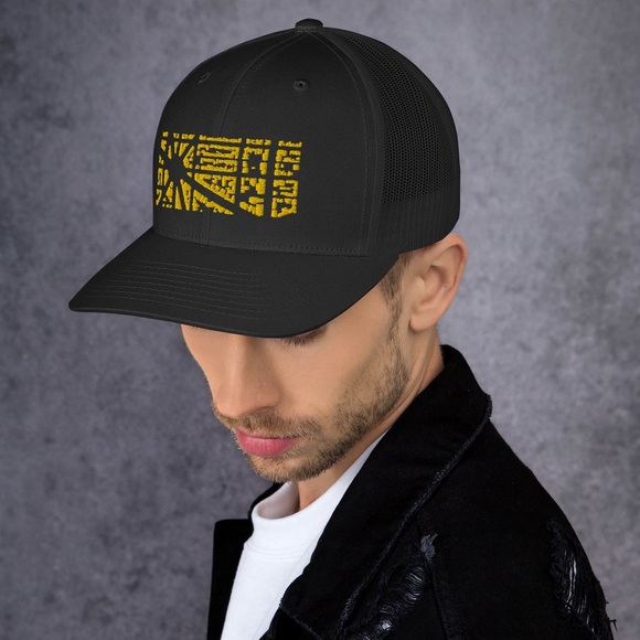 Black and Gold Hat with Bold Design “L’Eixample” main image 7